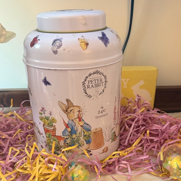 White Tea Tin - Peter Rabbit - Picture 1 of 3